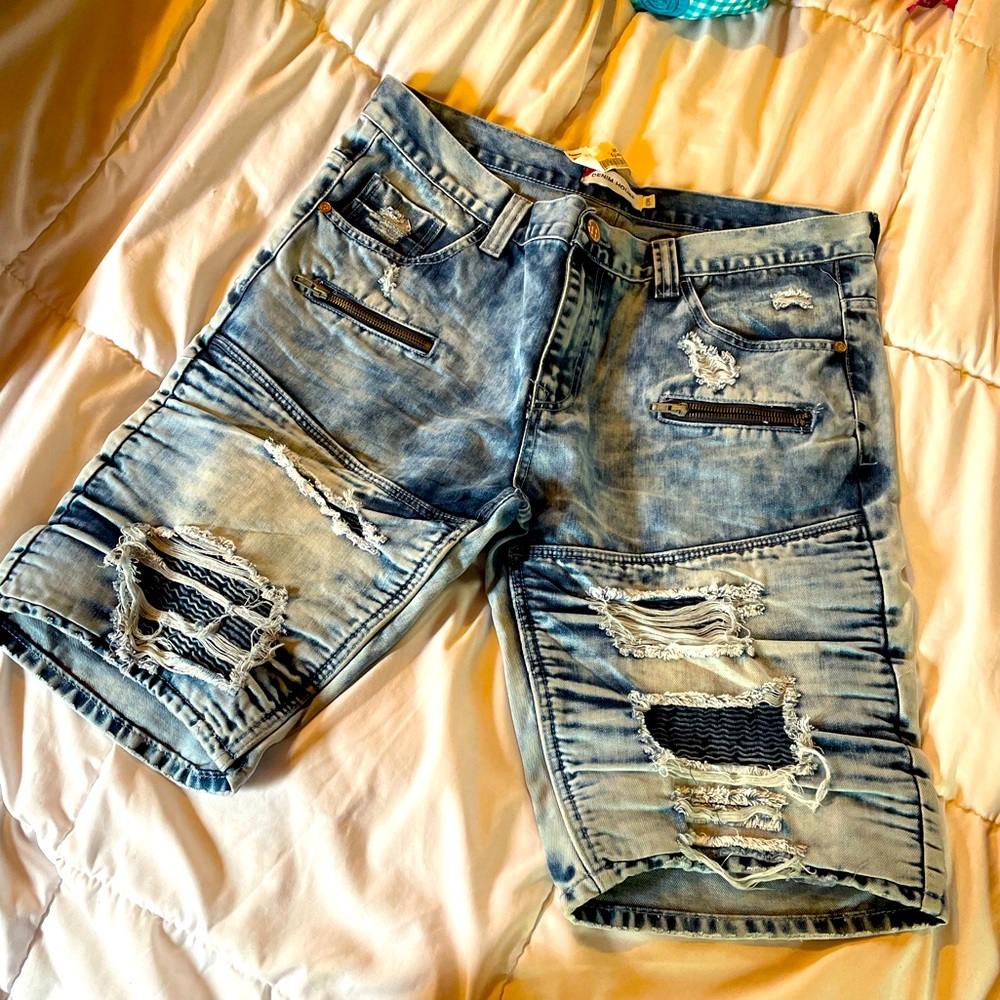 Denim House men’s jean shorts. New with tags distressed.